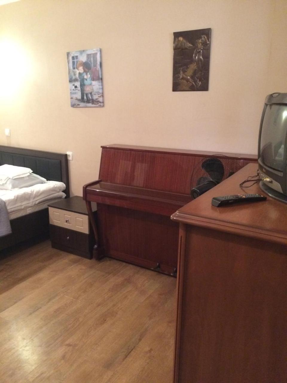 Appartamento Cozy, Warm & Cheap Tbilisi Esterno foto