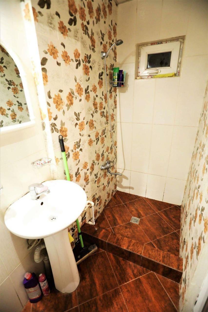 Appartamento Cozy, Warm & Cheap Tbilisi Esterno foto