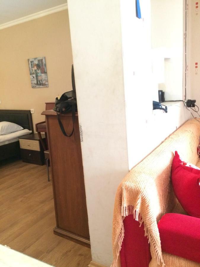 Appartamento Cozy, Warm & Cheap Tbilisi Esterno foto