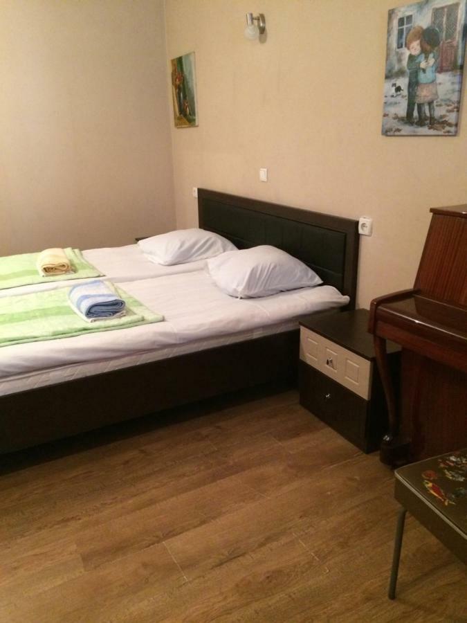 Appartamento Cozy, Warm & Cheap Tbilisi Esterno foto